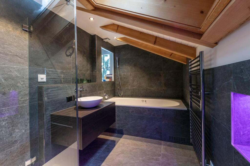Exklusives Chalet Mit Traumhafter See- Und Bergsicht เซลิสแบร์ก ภายนอก รูปภาพ